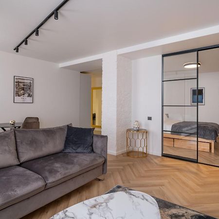 Mucenieku Street 1-Bedroom Stylish Apartment 리가 외부 사진